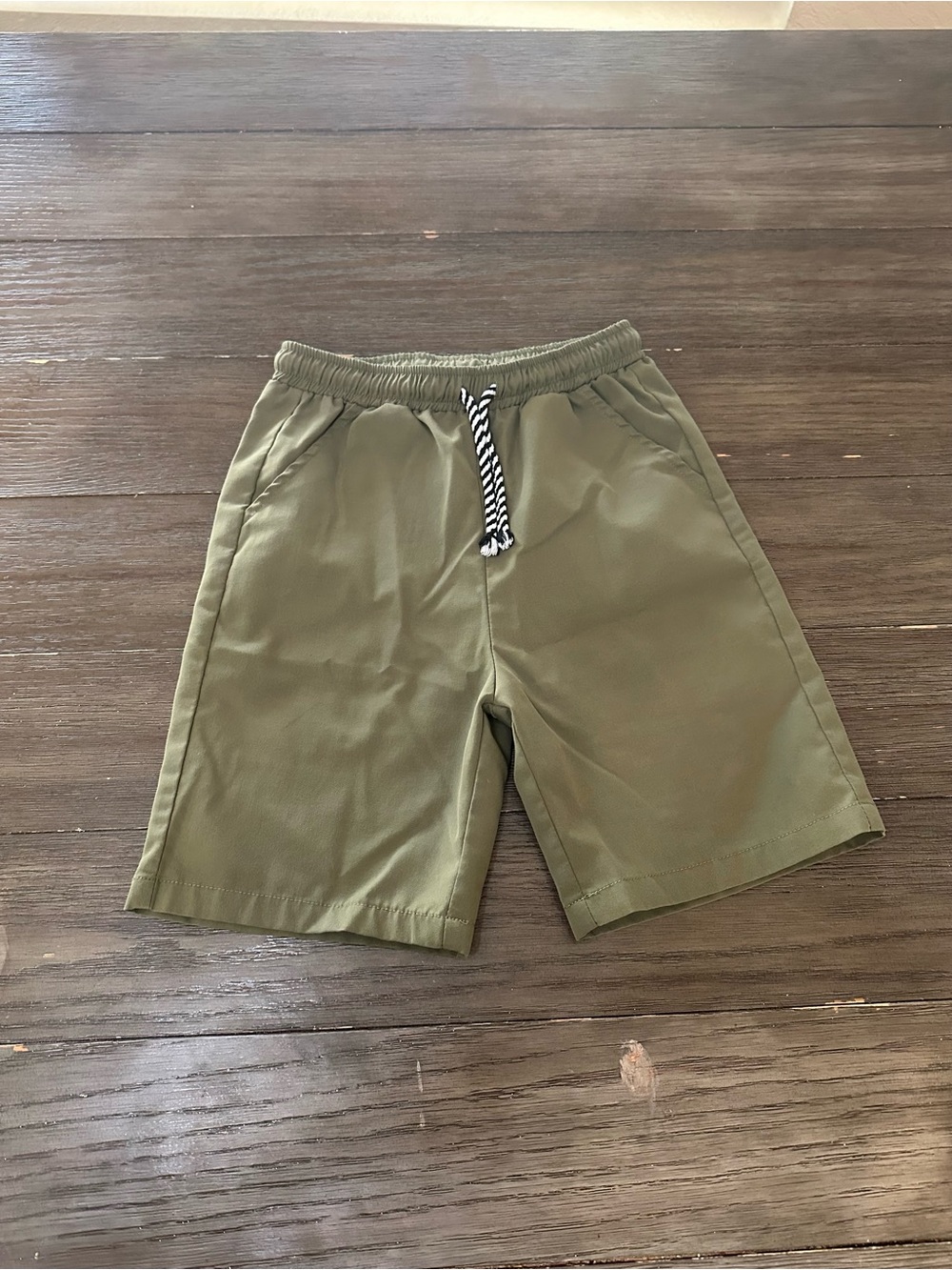 Sz 7 boys shein Olive Drawstring Casual Shorts